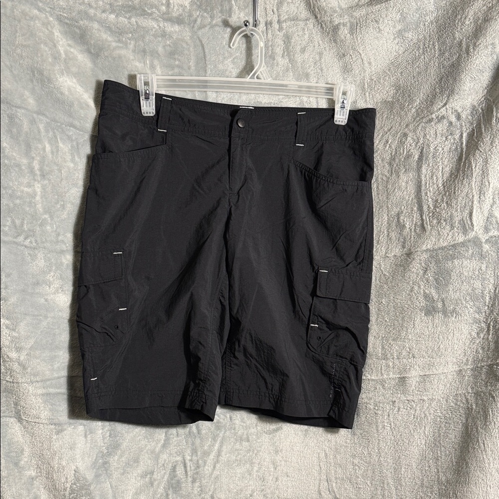 Columbia women's 12 Black Cargo Shorts‎ lightweight Omni shade hiking outdoors